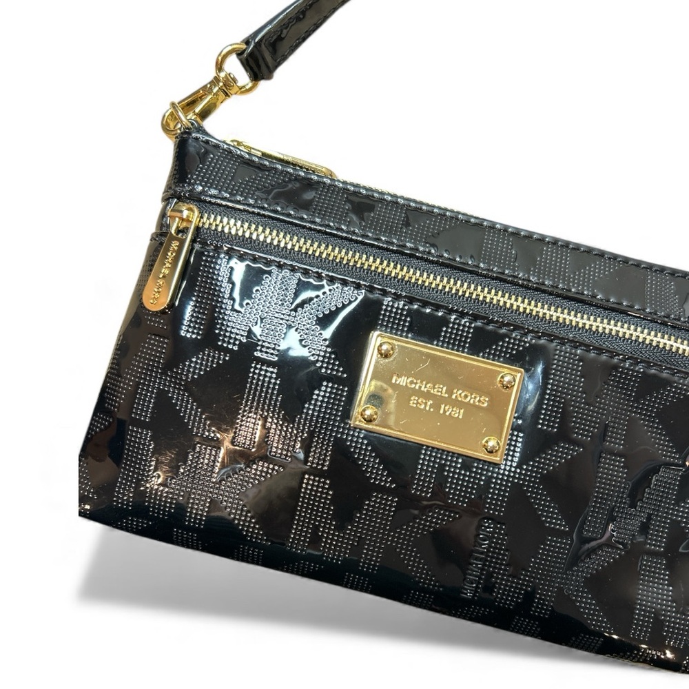 👩🏻🍳Sold👩🏻🍳Michael Kors Black and Gold Monogram sleek Wristlet Mini Bag EUC - Picture 2 of 6